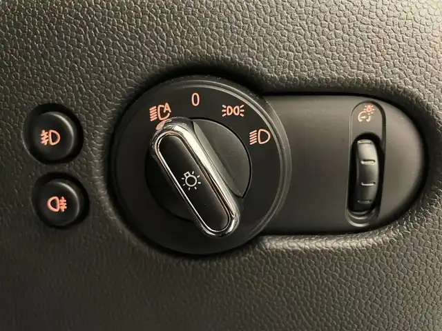 ＭＩＮＩ ＢＭＷ ミニ クーパー 熊本県 2014(平26)年 5.6万km ムーンウォークグレーメタリック ・スマートキー/・プッシュスタート/・純正HDDナビ/　【Bluetooth・USB・MSV】/・社外フルセグTV/・バックカメラ/・ETC/・ドライブレコーダー(前後録画)/・LEDヘッドランプ/・LEDフォグランプ/・純正マット