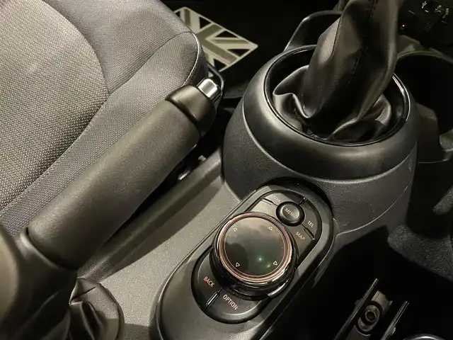 ＭＩＮＩ ＢＭＷ ミニ クーパー 熊本県 2014(平26)年 5.6万km ムーンウォークグレーメタリック ・スマートキー/・プッシュスタート/・純正HDDナビ/　【Bluetooth・USB・MSV】/・社外フルセグTV/・バックカメラ/・ETC/・ドライブレコーダー(前後録画)/・LEDヘッドランプ/・LEDフォグランプ/・純正マット
