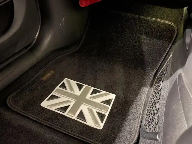 ＭＩＮＩ ＢＭＷ ミニ クーパー 熊本県 2014(平26)年 5.6万km ムーンウォークグレーメタリック ・スマートキー/・プッシュスタート/・純正HDDナビ/　【Bluetooth・USB・MSV】/・社外フルセグTV/・バックカメラ/・ETC/・ドライブレコーダー(前後録画)/・LEDヘッドランプ/・LEDフォグランプ/・純正マット