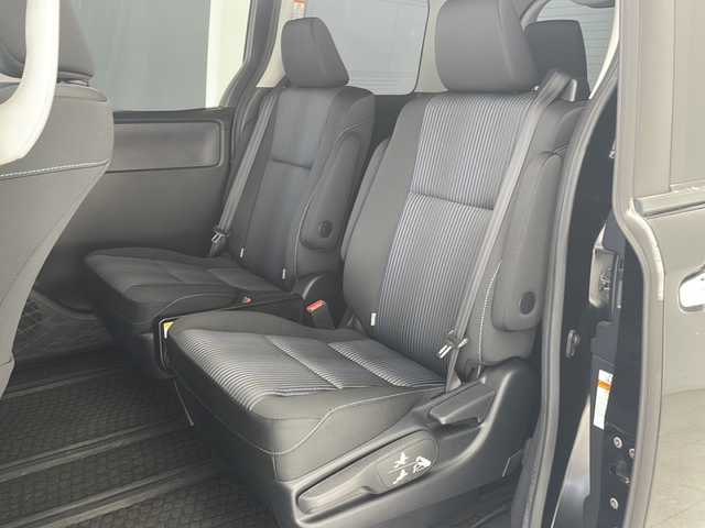 トヨタ ヴォクシー ZS 煌 沖縄県 2016(平28)年 6.2万km ブラック アルパイン9インチナビ/（フルセグTV　DVD　Bluetooth）/バックカメラ/ETC/アルパインフリップダウンモニター/トヨタセーフティセンス/両側パワースライドドア/モデリスタエアロ/ステアリングスイッチ/スマートキー/プッシュスタート/ドアバイザー/サンシェード/純正フロアマット/LEDヘッドライト/オートライト