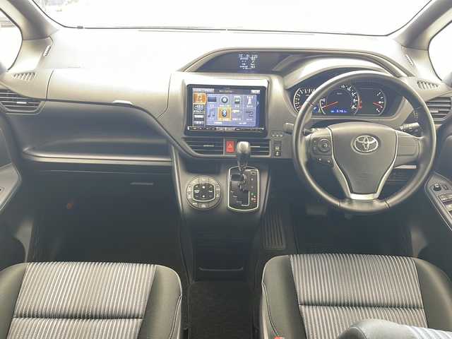 トヨタ ヴォクシー ZS 煌 沖縄県 2016(平28)年 6.2万km ブラック アルパイン9インチナビ/（フルセグTV　DVD　Bluetooth）/バックカメラ/ETC/アルパインフリップダウンモニター/トヨタセーフティセンス/両側パワースライドドア/モデリスタエアロ/ステアリングスイッチ/スマートキー/プッシュスタート/ドアバイザー/サンシェード/純正フロアマット/LEDヘッドライト/オートライト