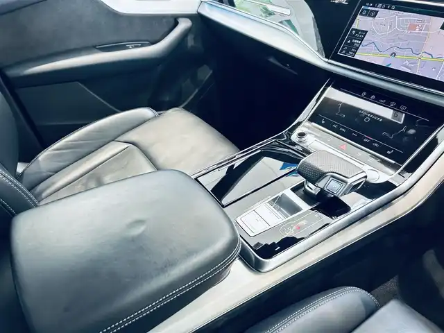 アウディ Ｑ７ 45 Sラインリミテッド 大阪府 2020(令2)年 4.2万km デイトナグレーパールエフェクト バーチャルコックピット/黒革/パワーシート/シートヒーター/Dシートメモリ/純正ナビ/TV/360度カメラ/applecarplay/ACC/サイドアシスト/電動リアゲート/電動格納サードシート/純正21インチAW/マトリクスLED/パドルシフト/ETC
