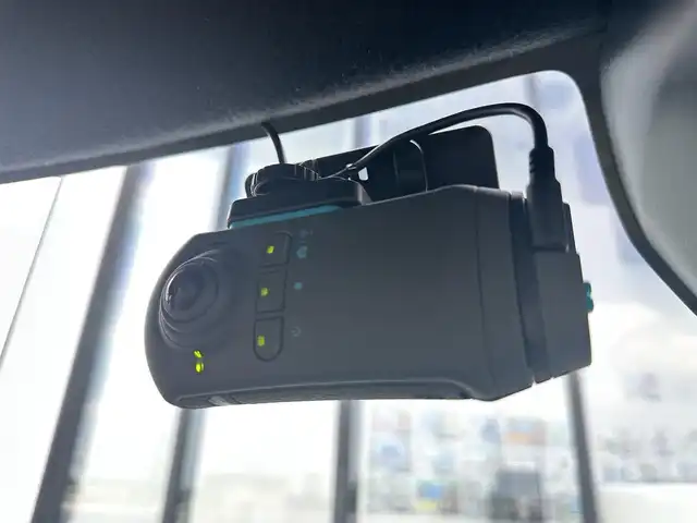 ダイハツ タント カスタム X スタイルセレクション 千葉県 2021(令3)年 0.7万km ブライトシルバーメタリック 純正9インチナビ/(AM FM フルセグTV DVD CD BT)/バックカメラ/衝突被害軽減システム/両側パワースライドドア/横滑り防止装置/ETC/360°ドライブレコーダー/アイドリングストップ/LEDヘッドライト/フォグランプ/オートライト/ウィンカーミラー/電動格納ミラー/純正14インチAW/シートヒーター/シートリフター/プッシュスタート/スマートキー/フロアマット/ドアバイザー/スペアキー/取扱説明書/保証書