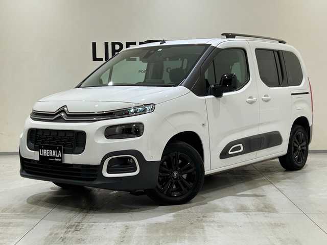 シトロエン ベルランゴ シャイン 熊本県 2022(令4)年 5.9万km ブランバンキーズ ・スマートキー/・プッシュスタート/・ガラスルーフ/・アクティブセーフティブレーキ/・トラフィックサインインフォメーション/・疲労検知/・インテリジェントハイビーム/・パーキングセンサー/・ブラインドスポットモニター/・クルーズコントロール(追従式)/・純正ディスプレイオーディオ/　【Bluetooth・USB・AppleCarPlay・AndroidAuto】/・バックカメラ/・左サイドカメラ/・ETC/・フォグランプ