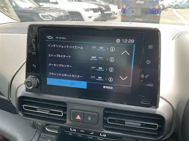 シトロエン ベルランゴ シャイン 熊本県 2022(令4)年 5.9万km ブランバンキーズ ・スマートキー/・プッシュスタート/・ガラスルーフ/・アクティブセーフティブレーキ/・トラフィックサインインフォメーション/・疲労検知/・インテリジェントハイビーム/・パーキングセンサー/・ブラインドスポットモニター/・クルーズコントロール(追従式)/・純正ディスプレイオーディオ/　【Bluetooth・USB・AppleCarPlay・AndroidAuto】/・バックカメラ/・左サイドカメラ/・ETC/・フォグランプ