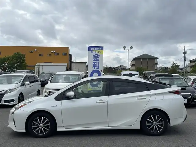 トヨタ プリウス Sセーフティプラス 佐賀県 2017(平29)年 14.1万km ホワイトパールクリスタルシャイン こちらは現金またはオートローンご利用時の価格です/自社ローンご希望の方は別途その旨お申付け下さい/純正９インチナビ/ＴＶ/ＢＴオーディオ/ＤＶＤ/ＣＤ　　/バックカメラ　　/トヨタセーフティセンス