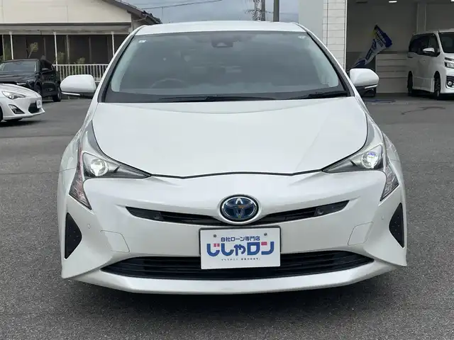 トヨタ プリウス Sセーフティプラス 佐賀県 2017(平29)年 14.1万km ホワイトパールクリスタルシャイン こちらは現金またはオートローンご利用時の価格です/自社ローンご希望の方は別途その旨お申付け下さい/純正９インチナビ/ＴＶ/ＢＴオーディオ/ＤＶＤ/ＣＤ　　/バックカメラ　　/トヨタセーフティセンス