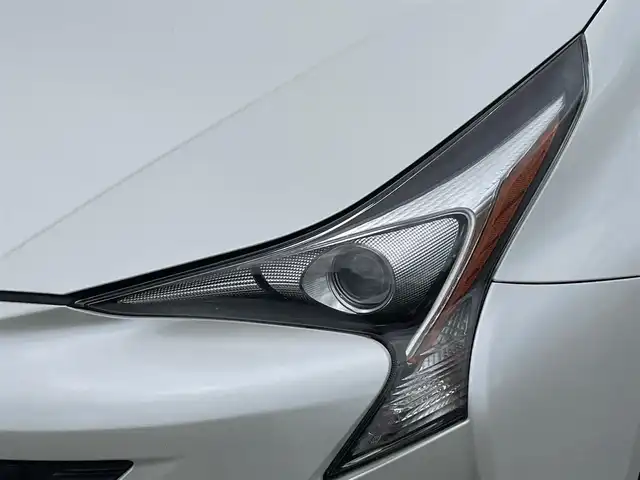 トヨタ プリウス Sセーフティプラス 佐賀県 2017(平29)年 14.1万km ホワイトパールクリスタルシャイン こちらは現金またはオートローンご利用時の価格です/自社ローンご希望の方は別途その旨お申付け下さい/純正９インチナビ/ＴＶ/ＢＴオーディオ/ＤＶＤ/ＣＤ　　/バックカメラ　　/トヨタセーフティセンス