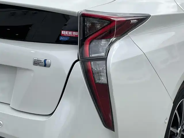 トヨタ プリウス Sセーフティプラス 佐賀県 2017(平29)年 14.1万km ホワイトパールクリスタルシャイン こちらは現金またはオートローンご利用時の価格です/自社ローンご希望の方は別途その旨お申付け下さい/純正９インチナビ/ＴＶ/ＢＴオーディオ/ＤＶＤ/ＣＤ　　/バックカメラ　　/トヨタセーフティセンス
