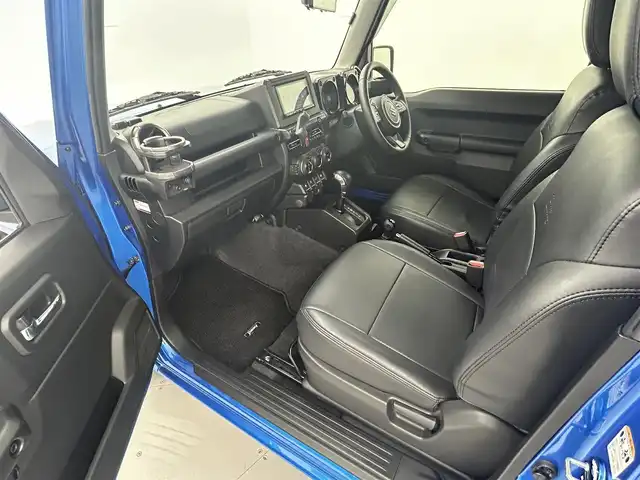 スズキ ジムニー XC 熊本県 2022(令4)年 2.9万km ブリスクブルーメタリック/ブラック2トーンルーフ 社外マフラー　/社外テール　/社外ナビSL3122NV（ＣＤ・ＤＶＤ・フルセグ・ＢＴ・ＳＤ）/ミラー型社外前後ドライブレコーダー　/ＥＴＣ　/前席シートヒーター　/クルーズコントロール/スズキセーフティサポート/・デュアルセンサーブレーキサポート/・誤発進制御機能/・車線逸脱警報機能/・ふらつき警報機能/・ハイビームアシスト/・先行車発進お知らせ機能/・標識認識システム/横滑り防止/ダウンヒルアシスト/アイドリングストップ/純正フロアマット/WORK16インチAW/オートライト/LEDヘッドライト/フォグランプ/スマートキー/プッシュスタート/スペアキー1本/保証書/取扱説明書