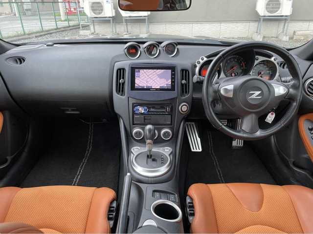 日産 フェアレディ Ｚ バージョンT 群馬県 2013(平25)年 2.7万km ダイヤモンドブラック 社外ナビ/(BT/USB)/フルセグTV/バックカメラ/社外オーディオ/BOSEサウンド/運転席パワーシート/助手席パワーシート/運転席シートヒーター/助手席シートヒーター/革巻きステアリング/パドルシフト/ETC/オートライト/HIDヘッドライト/リアフォグランプ/スペアキー/純正フロアマット/純正18インチアルミホイール/取扱説明書/保証書