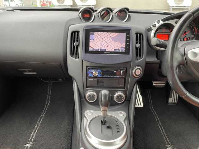 日産 フェアレディ Ｚ バージョンT 群馬県 2013(平25)年 2.7万km ダイヤモンドブラック 社外ナビ/(BT/USB)/フルセグTV/バックカメラ/社外オーディオ/BOSEサウンド/運転席パワーシート/助手席パワーシート/運転席シートヒーター/助手席シートヒーター/革巻きステアリング/パドルシフト/ETC/オートライト/HIDヘッドライト/リアフォグランプ/スペアキー/純正フロアマット/純正18インチアルミホイール/取扱説明書/保証書