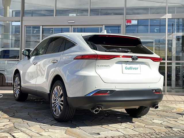 トヨタ ハリアー 静岡県 2020(令2)年 4.5万km ホワイトパールクリスタルシャイン 純正ナビ/ラジオ/USB/Bluetooth/AUX/Miracast/フルセグ/主要装備/・全方位カメラ　/・レーダークルーズコントロール　/・ＢＳＭ　/・サンルーフ　/・オートハイビーム　/・ヘッドアップディスプレイ　/・テレスコピック　/・ＥＴＣ２．０　/・デジタルインナーミラー　/・ＳＯＳコール　/・コーナーセンサー/・調光パノラマルーフ/・オートホールド/・JBLスピーカー/・プッシュスタート/・ヒーデッドドアミラー/・衝突軽減システム/・純正フロアマット/・純正LEDライト/・パワーバックドア