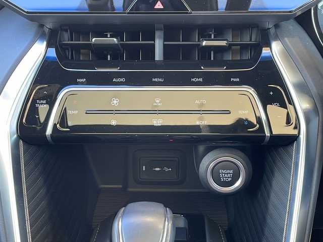トヨタ ハリアー 静岡県 2020(令2)年 4.5万km ホワイトパールクリスタルシャイン 純正ナビ/ラジオ/USB/Bluetooth/AUX/Miracast/フルセグ/主要装備/・全方位カメラ　/・レーダークルーズコントロール　/・ＢＳＭ　/・サンルーフ　/・オートハイビーム　/・ヘッドアップディスプレイ　/・テレスコピック　/・ＥＴＣ２．０　/・デジタルインナーミラー　/・ＳＯＳコール　/・コーナーセンサー/・調光パノラマルーフ/・オートホールド/・JBLスピーカー/・プッシュスタート/・ヒーデッドドアミラー/・衝突軽減システム/・純正フロアマット/・純正LEDライト/・パワーバックドア