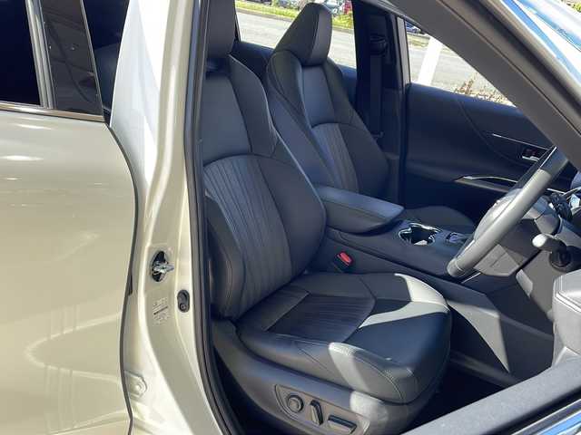 トヨタ ハリアー 静岡県 2020(令2)年 4.5万km ホワイトパールクリスタルシャイン 純正ナビ/ラジオ/USB/Bluetooth/AUX/Miracast/フルセグ/主要装備/・全方位カメラ　/・レーダークルーズコントロール　/・ＢＳＭ　/・サンルーフ　/・オートハイビーム　/・ヘッドアップディスプレイ　/・テレスコピック　/・ＥＴＣ２．０　/・デジタルインナーミラー　/・ＳＯＳコール　/・コーナーセンサー/・調光パノラマルーフ/・オートホールド/・JBLスピーカー/・プッシュスタート/・ヒーデッドドアミラー/・衝突軽減システム/・純正フロアマット/・純正LEDライト/・パワーバックドア