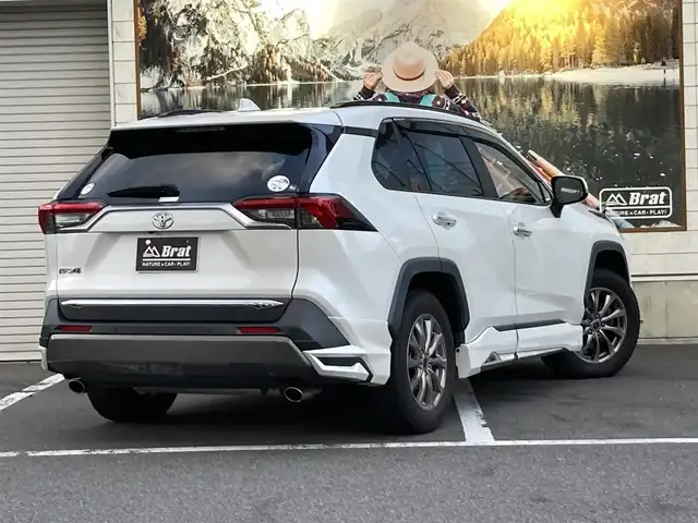 トヨタ ＲＡＶ４ G 長野県 2019(令1)年 8.1万km ホワイトパールクリスタルシャイン 4WD/純正SDナビ/(AM/FM/CD/DVD/SD/Bluetooth)/フルセグTV/バックカメラ/ETC/ステアリングスイッチ/クルーズコントロール/D席パワーシート/革シート/シートヒーター/・トヨタセーフティセンス/プリクラッシュセーフティ/ブラインドスポットモニター/レーンディパーチャーアラート/オートマチックハイビーム/デジタルインナーミラー/パワーバックドア/クリアランスソナー/パノラマムーンルーフ/モデリスタエアロ/純正AWサマータイヤ。