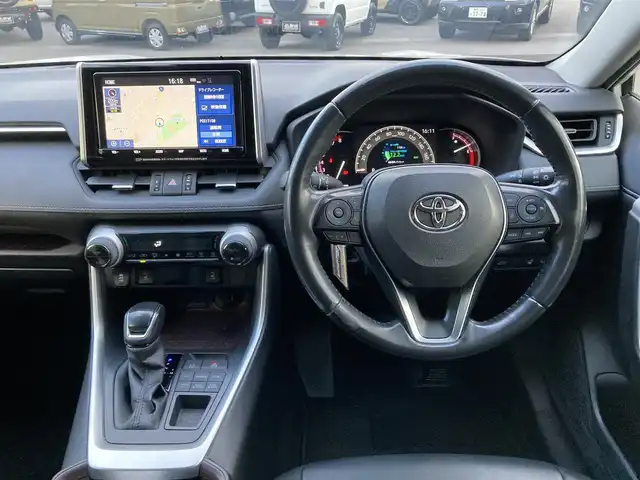 トヨタ ＲＡＶ４ G 長野県 2019(令1)年 8.1万km ホワイトパールクリスタルシャイン 4WD/純正SDナビ/(AM/FM/CD/DVD/SD/Bluetooth)/フルセグTV/バックカメラ/ETC/ステアリングスイッチ/クルーズコントロール/D席パワーシート/革シート/シートヒーター/・トヨタセーフティセンス/プリクラッシュセーフティ/ブラインドスポットモニター/レーンディパーチャーアラート/オートマチックハイビーム/デジタルインナーミラー/パワーバックドア/クリアランスソナー/パノラマムーンルーフ/モデリスタエアロ/純正AWサマータイヤ。