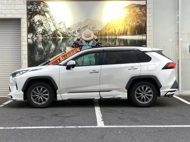 トヨタ ＲＡＶ４ G 長野県 2019(令1)年 8.1万km ホワイトパールクリスタルシャイン 4WD/純正SDナビ/(AM/FM/CD/DVD/SD/Bluetooth)/フルセグTV/バックカメラ/ETC/ステアリングスイッチ/クルーズコントロール/D席パワーシート/革シート/シートヒーター/・トヨタセーフティセンス/プリクラッシュセーフティ/ブラインドスポットモニター/レーンディパーチャーアラート/オートマチックハイビーム/デジタルインナーミラー/パワーバックドア/クリアランスソナー/パノラマムーンルーフ/モデリスタエアロ/純正AWサマータイヤ。
