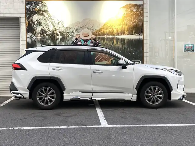 トヨタ ＲＡＶ４ G 長野県 2019(令1)年 8.1万km ホワイトパールクリスタルシャイン 4WD/純正SDナビ/(AM/FM/CD/DVD/SD/Bluetooth)/フルセグTV/バックカメラ/ETC/ステアリングスイッチ/クルーズコントロール/D席パワーシート/革シート/シートヒーター/・トヨタセーフティセンス/プリクラッシュセーフティ/ブラインドスポットモニター/レーンディパーチャーアラート/オートマチックハイビーム/デジタルインナーミラー/パワーバックドア/クリアランスソナー/パノラマムーンルーフ/モデリスタエアロ/純正AWサマータイヤ。