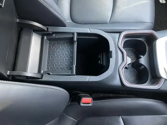 トヨタ ＲＡＶ４ G 長野県 2019(令1)年 8.1万km ホワイトパールクリスタルシャイン 4WD/純正SDナビ/(AM/FM/CD/DVD/SD/Bluetooth)/フルセグTV/バックカメラ/ETC/ステアリングスイッチ/クルーズコントロール/D席パワーシート/革シート/シートヒーター/・トヨタセーフティセンス/プリクラッシュセーフティ/ブラインドスポットモニター/レーンディパーチャーアラート/オートマチックハイビーム/デジタルインナーミラー/パワーバックドア/クリアランスソナー/パノラマムーンルーフ/モデリスタエアロ/純正AWサマータイヤ。