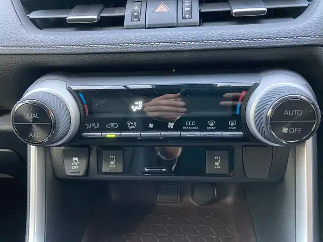 トヨタ ＲＡＶ４ G 長野県 2019(令1)年 8.1万km ホワイトパールクリスタルシャイン 4WD/純正SDナビ/(AM/FM/CD/DVD/SD/Bluetooth)/フルセグTV/バックカメラ/ETC/ステアリングスイッチ/クルーズコントロール/D席パワーシート/革シート/シートヒーター/・トヨタセーフティセンス/プリクラッシュセーフティ/ブラインドスポットモニター/レーンディパーチャーアラート/オートマチックハイビーム/デジタルインナーミラー/パワーバックドア/クリアランスソナー/パノラマムーンルーフ/モデリスタエアロ/純正AWサマータイヤ。