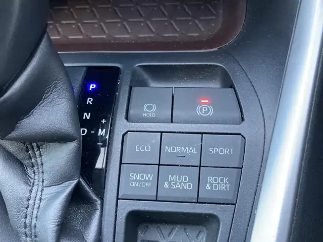 トヨタ ＲＡＶ４ G 長野県 2019(令1)年 8.1万km ホワイトパールクリスタルシャイン 4WD/純正SDナビ/(AM/FM/CD/DVD/SD/Bluetooth)/フルセグTV/バックカメラ/ETC/ステアリングスイッチ/クルーズコントロール/D席パワーシート/革シート/シートヒーター/・トヨタセーフティセンス/プリクラッシュセーフティ/ブラインドスポットモニター/レーンディパーチャーアラート/オートマチックハイビーム/デジタルインナーミラー/パワーバックドア/クリアランスソナー/パノラマムーンルーフ/モデリスタエアロ/純正AWサマータイヤ。