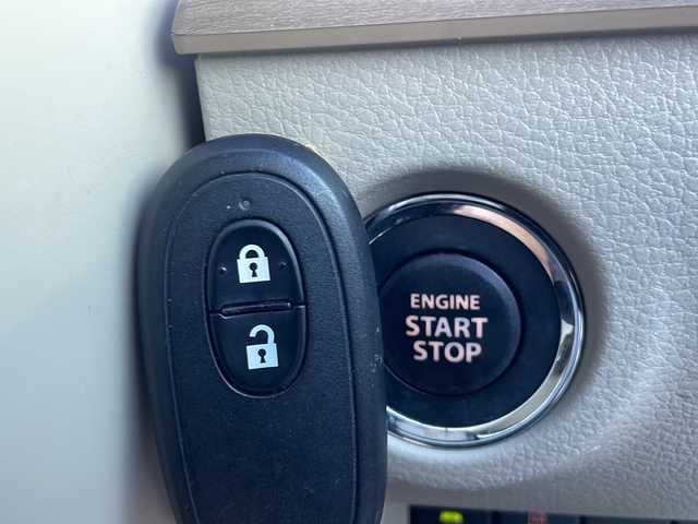 スズキ ラパン X 山口県 2022(令4)年 3.7万km ピュアホワイトP ワンオーナー/純正ディスプレイオーディオ/・Bluetooth接続オーディオ/・USB接続/・Apple CarPlay/・Android　Auto/バックカメラ/ETC/スズキセーフティサポート/・デュアルセンサーブレーキサポート/・誤発進抑制制御/・車線逸脱警報/・ふらつき警報機能/・先行車発進お知らせ機能/・後退時ブレーキサポート/・後方誤発進抑制制御/・リヤパーキングセンサー/純正LEDヘッドライト/オートライト/プッシュスタート/スマートキー/スペアキー有/取扱説明書/保証書