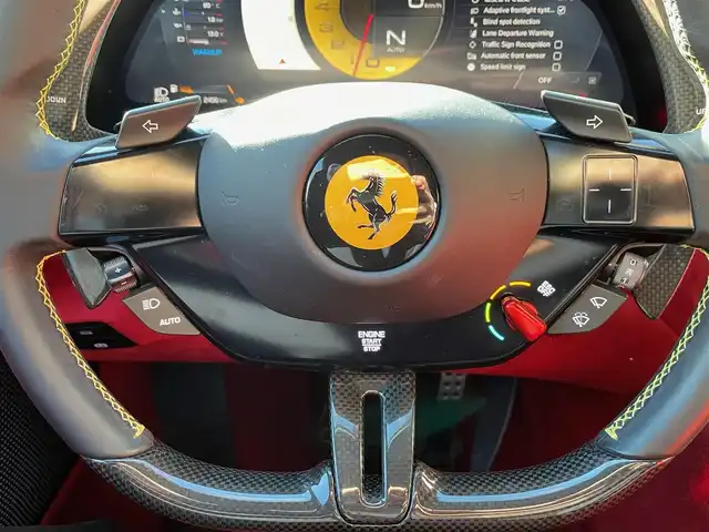 フェラーリ フェラーリ ローマ 神奈川県 2023(令5)年 0.3万km BIANCO AVUS 赤革シート/カーボンステアリング/純正20インチAW/イエローキャリパー/スクーデリアエンブレム/カーボンセンターパネル/カーボンパドルシフト/ワイヤレス充電/ヘッドレスト跳ね馬刺繍/純正メモリーナビ/バックカメラ/クルーズコントロール/LDW/BSM/LEDヘッドライト/コーナーセンサー/前席パワーシート/シートヒーター/USB/Bluetooth/AppleCarPlay/ETC2.0/スマートキー×2/R6/7年ディーラー整備記録/純正ボディカバー/充電器/保証書・取説あり