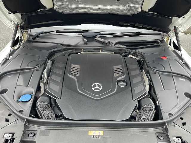 メルセデス・ベンツ Ｓ５６０Ｌ AMGライン 兵庫県 2017(平29)年 2.5万km ダイヤモンドホワイト 保証書・取説・有/純正メモリーナビ・フルセグ・BT・CD・DVD・FM・AM・Applecarplay・androidauto/ETC/前後ドライブレコーダー/バックカメラ/全周囲カメラ/追尾機能付きクルーズコントロール/車線逸脱防止支援システム/衝突被害軽減ブレーキ/クリアランスソナー/ロードサインアシスト/ショーファーパッケージ/ショーファーポジションスイッチ/イージーアジャストラグジュアリーヘッドレスト/フットレスト付エグゼクティブシート/後席シートヒーター/ステアリングヒーター/アームレストヒーター/リラクゼーション機能付きマルチコントロールシートバック/電動ブラインド/リアエンターテインメントシステム/ヘッドフォン/COMANDリモートコントロール/シートヒーター・シートクーラー/アイドリングストップ/レーンチェンジアシスト/サンルーフ/前席パワーシート/ワイヤレス充電/電動パーキングブレーキ/エアーサスペンション/パワートランクゲート/リアサンシェード/プッシュスタート/スマートキー×2/純正フロアマット