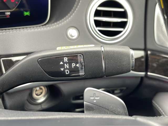 メルセデス・ベンツ Ｓ５６０Ｌ AMGライン 兵庫県 2017(平29)年 2.5万km ダイヤモンドホワイト 保証書・取説・有/純正メモリーナビ・フルセグ・BT・CD・DVD・FM・AM・Applecarplay・androidauto/ETC/前後ドライブレコーダー/バックカメラ/全周囲カメラ/追尾機能付きクルーズコントロール/車線逸脱防止支援システム/衝突被害軽減ブレーキ/クリアランスソナー/ロードサインアシスト/ショーファーパッケージ/ショーファーポジションスイッチ/イージーアジャストラグジュアリーヘッドレスト/フットレスト付エグゼクティブシート/後席シートヒーター/ステアリングヒーター/アームレストヒーター/リラクゼーション機能付きマルチコントロールシートバック/電動ブラインド/リアエンターテインメントシステム/ヘッドフォン/COMANDリモートコントロール/シートヒーター・シートクーラー/アイドリングストップ/レーンチェンジアシスト/サンルーフ/前席パワーシート/ワイヤレス充電/電動パーキングブレーキ/エアーサスペンション/パワートランクゲート/リアサンシェード/プッシュスタート/スマートキー×2/純正フロアマット