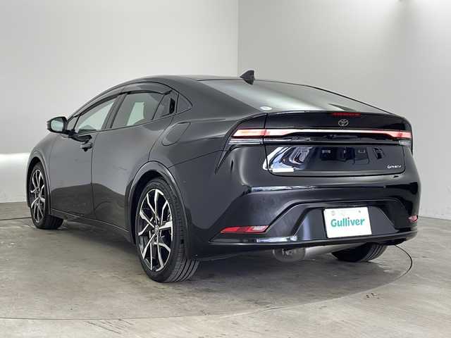 トヨタ プリウス Z 兵庫県 2024(令6)年 0.3万km アティチュードブラックマイカ ・12.3インチディスプレイオーディオplus/TV/USB/Bluetooth/・パノラミックビューモニター/・ビルトインETC2.0/・Toyota　Safety　Sense/・プリクラッシュセーフティ/・緊急操舵支援/・フロントクロストラフィックアラート/・レーンチェンジングアシスト/・レーントレーシングアシスト/・レーンディパーチャーアラート/・レーダークルーズコントロール/・アダプティブハイビームシステム/・ロードサインアシスト/・ドライバー異常対応システム/・プロアクティブドライビングアシスト/・先行車発進告知機能/・ブラインドスポットモニター/・前後ドライブレコーダー/・アドバンストパーク/・パーキングブレーキサポート/・デジタルインナーミラー/・AC100V1500W電源/・合成皮革シート/・運転席パワーシート/・前席シートヒーター/・前席シートベンチレーション/・プッシュスタート/・スマートキー