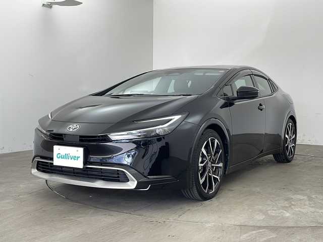 トヨタ プリウス Z 兵庫県 2024(令6)年 0.3万km アティチュードブラックマイカ ・12.3インチディスプレイオーディオplus/TV/USB/Bluetooth/・パノラミックビューモニター/・ビルトインETC2.0/・Toyota　Safety　Sense/・プリクラッシュセーフティ/・緊急操舵支援/・フロントクロストラフィックアラート/・レーンチェンジングアシスト/・レーントレーシングアシスト/・レーンディパーチャーアラート/・レーダークルーズコントロール/・アダプティブハイビームシステム/・ロードサインアシスト/・ドライバー異常対応システム/・プロアクティブドライビングアシスト/・先行車発進告知機能/・ブラインドスポットモニター/・前後ドライブレコーダー/・アドバンストパーク/・パーキングブレーキサポート/・デジタルインナーミラー/・AC100V1500W電源/・合成皮革シート/・運転席パワーシート/・前席シートヒーター/・前席シートベンチレーション/・プッシュスタート/・スマートキー