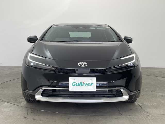 トヨタ プリウス Z 兵庫県 2024(令6)年 0.3万km アティチュードブラックマイカ ・12.3インチディスプレイオーディオplus/TV/USB/Bluetooth/・パノラミックビューモニター/・ビルトインETC2.0/・Toyota　Safety　Sense/・プリクラッシュセーフティ/・緊急操舵支援/・フロントクロストラフィックアラート/・レーンチェンジングアシスト/・レーントレーシングアシスト/・レーンディパーチャーアラート/・レーダークルーズコントロール/・アダプティブハイビームシステム/・ロードサインアシスト/・ドライバー異常対応システム/・プロアクティブドライビングアシスト/・先行車発進告知機能/・ブラインドスポットモニター/・前後ドライブレコーダー/・アドバンストパーク/・パーキングブレーキサポート/・デジタルインナーミラー/・AC100V1500W電源/・合成皮革シート/・運転席パワーシート/・前席シートヒーター/・前席シートベンチレーション/・プッシュスタート/・スマートキー