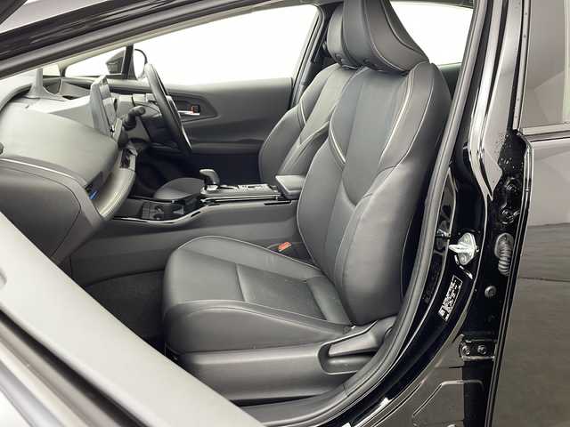 トヨタ プリウス Z 兵庫県 2024(令6)年 0.3万km アティチュードブラックマイカ ・12.3インチディスプレイオーディオplus/TV/USB/Bluetooth/・パノラミックビューモニター/・ビルトインETC2.0/・Toyota　Safety　Sense/・プリクラッシュセーフティ/・緊急操舵支援/・フロントクロストラフィックアラート/・レーンチェンジングアシスト/・レーントレーシングアシスト/・レーンディパーチャーアラート/・レーダークルーズコントロール/・アダプティブハイビームシステム/・ロードサインアシスト/・ドライバー異常対応システム/・プロアクティブドライビングアシスト/・先行車発進告知機能/・ブラインドスポットモニター/・前後ドライブレコーダー/・アドバンストパーク/・パーキングブレーキサポート/・デジタルインナーミラー/・AC100V1500W電源/・合成皮革シート/・運転席パワーシート/・前席シートヒーター/・前席シートベンチレーション/・プッシュスタート/・スマートキー