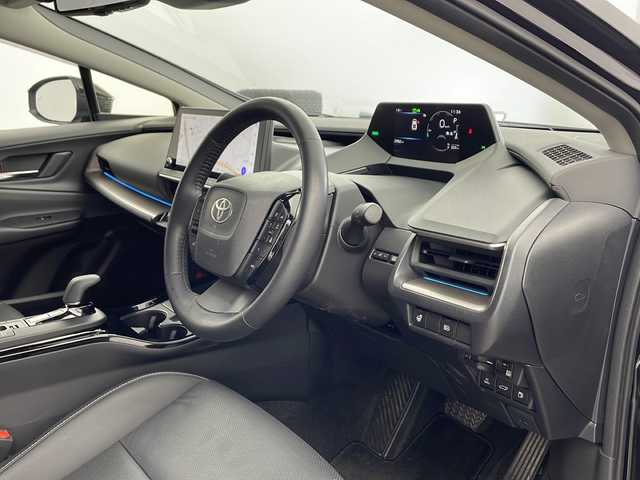 トヨタ プリウス Z 兵庫県 2024(令6)年 0.3万km アティチュードブラックマイカ ・12.3インチディスプレイオーディオplus/TV/USB/Bluetooth/・パノラミックビューモニター/・ビルトインETC2.0/・Toyota　Safety　Sense/・プリクラッシュセーフティ/・緊急操舵支援/・フロントクロストラフィックアラート/・レーンチェンジングアシスト/・レーントレーシングアシスト/・レーンディパーチャーアラート/・レーダークルーズコントロール/・アダプティブハイビームシステム/・ロードサインアシスト/・ドライバー異常対応システム/・プロアクティブドライビングアシスト/・先行車発進告知機能/・ブラインドスポットモニター/・前後ドライブレコーダー/・アドバンストパーク/・パーキングブレーキサポート/・デジタルインナーミラー/・AC100V1500W電源/・合成皮革シート/・運転席パワーシート/・前席シートヒーター/・前席シートベンチレーション/・プッシュスタート/・スマートキー