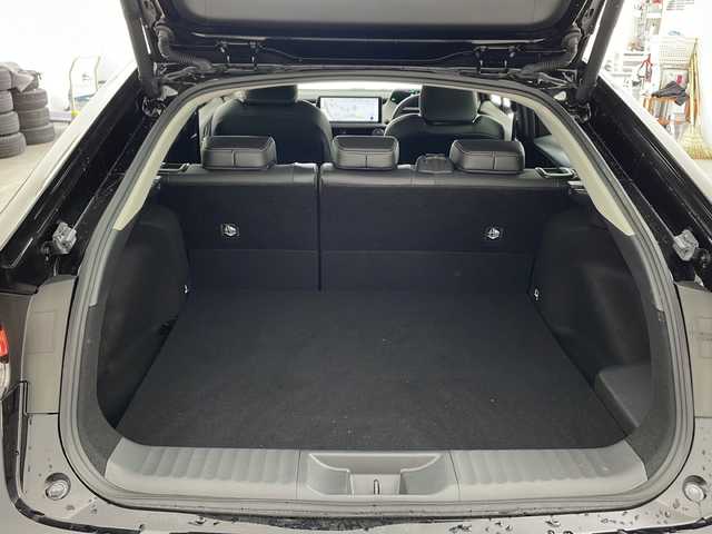 トヨタ プリウス Z 兵庫県 2024(令6)年 0.3万km アティチュードブラックマイカ ・12.3インチディスプレイオーディオplus/TV/USB/Bluetooth/・パノラミックビューモニター/・ビルトインETC2.0/・Toyota　Safety　Sense/・プリクラッシュセーフティ/・緊急操舵支援/・フロントクロストラフィックアラート/・レーンチェンジングアシスト/・レーントレーシングアシスト/・レーンディパーチャーアラート/・レーダークルーズコントロール/・アダプティブハイビームシステム/・ロードサインアシスト/・ドライバー異常対応システム/・プロアクティブドライビングアシスト/・先行車発進告知機能/・ブラインドスポットモニター/・前後ドライブレコーダー/・アドバンストパーク/・パーキングブレーキサポート/・デジタルインナーミラー/・AC100V1500W電源/・合成皮革シート/・運転席パワーシート/・前席シートヒーター/・前席シートベンチレーション/・プッシュスタート/・スマートキー