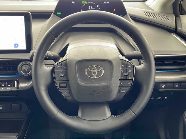 トヨタ プリウス Z 兵庫県 2024(令6)年 0.3万km アティチュードブラックマイカ ・12.3インチディスプレイオーディオplus/TV/USB/Bluetooth/・パノラミックビューモニター/・ビルトインETC2.0/・Toyota　Safety　Sense/・プリクラッシュセーフティ/・緊急操舵支援/・フロントクロストラフィックアラート/・レーンチェンジングアシスト/・レーントレーシングアシスト/・レーンディパーチャーアラート/・レーダークルーズコントロール/・アダプティブハイビームシステム/・ロードサインアシスト/・ドライバー異常対応システム/・プロアクティブドライビングアシスト/・先行車発進告知機能/・ブラインドスポットモニター/・前後ドライブレコーダー/・アドバンストパーク/・パーキングブレーキサポート/・デジタルインナーミラー/・AC100V1500W電源/・合成皮革シート/・運転席パワーシート/・前席シートヒーター/・前席シートベンチレーション/・プッシュスタート/・スマートキー