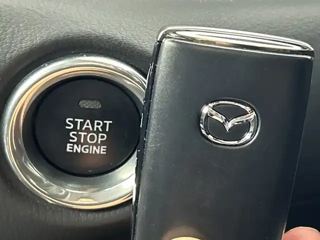 マツダ ＣＸ－５ XD ブラックトーンエディション 愛知県 2022(令4)年 3.5万km ディープクリスタルブルーマイカ 禁煙車/ディーゼル/ターボ/純正10.25インチナビ/（AM/FM/Bluetooth/USB/フルセグTV)/全方位カメラ/BOSEサウンド/ワイヤレス充電/i-ACTIVESENSE/・衝突軽減ブレーキ/・レーンキープアシスト/・オートマチックハイビーム/・アダプティブクルーズコントロール/・オートマチックハイビーム/・ブラインドスポットモニター/・パーキングセンサー/ヘッドアップディスプレイ/ETC/ドライブレコーダー/シートヒーター/ハーフレザーシート/パワーシート/メモリシート/パワーバックドア/パドルシフト/アイドリングストップ/純正19インチアルミホイール/スマートキー/スペアキー1本/プッシュスタート/LEDヘッドライト/オートライト/純正フロアマット/横滑り防止装置/電動格納ミラー/電子パーキングブレーキ/オートホールド