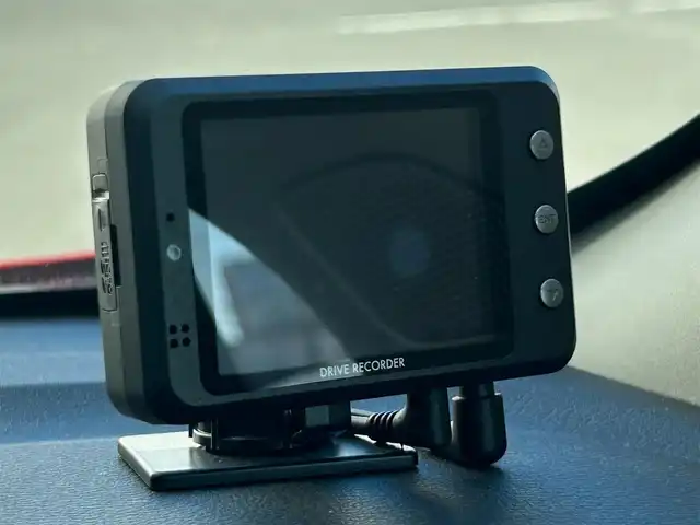 日産 デイズ ハイウェイスターX 静岡県 2020(令2)年 2.7万km スパークリングレッド/ブラック ～インテリジェントエマージェンシーブレーキ～/・車線逸脱警報/・踏み間違い衝突防止アシスト/・車線逸脱防止支援システム/純正9型SDナビ/（CD/DVD/FM/AM/フルセグ/BT)/ワンオーナー/アラウンドビューモニター/LEDヘッドライト/ハイビームアシスト/アドバンスドライブアシストディスプレイ/14.2インチTFTカラー/ブラックルーフ・同色（ブラック）ドアミラー/フォグランプ/155/65/R14インチ5本ツインスポークAW/ブラック革巻きステアリング/バニティミラー/インテリジェントキー/プッシュスタート/足踏式パーキングブレーキ/オートエアコン/ステアリングスイッチ/SRSエアバッグ(D席/N席/サイド/カーテン）/ABS/電動格納ミラー/ウィンカーミラー/純正フロアマット/スペアキー1本/保証書/取扱説明書