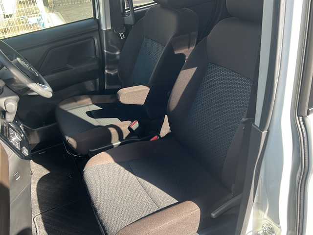 トヨタ ルーミー G 宮崎県 2021(令3)年 3.9万km パールホワイトⅢ 社外ナビ　Ｂｌｕｅｔｏｏｔｈ　バックカメラ　ワンセグＴＶ　両側パワースライドドア　ＥＴＣ　ＣＤチェンジャー　ＬＥＤライト　オートライト　アイドリングストップ　純正フロアマット　パワーステアリング パワーウィンドウ