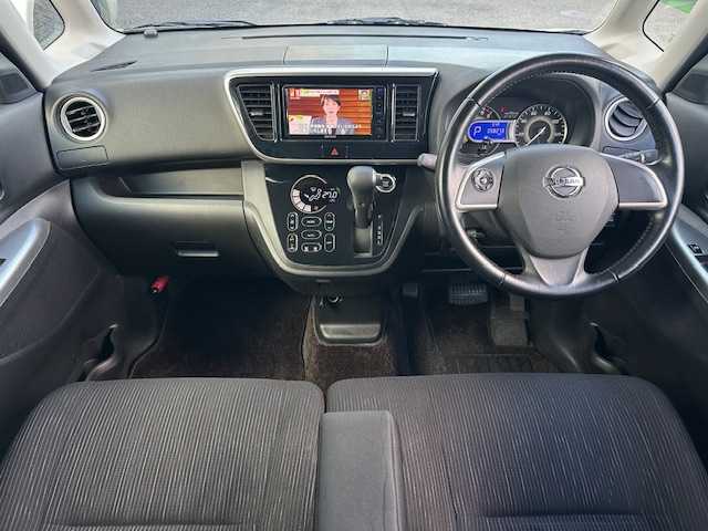 日産 デイズ ルークス ハイウェイスターターボ 茨城県 2014(平26)年 5.9万km ホワイトパール 社外SDナビ/ 【フルセグ/Bluetooth/CD/DVD/AM/FM】/バックカメラ/アラウンドビューモニター/ETC/両側パワースライドドア/純正HIDヘッドライト/フォグライト/純正15インチアルミホイール/取扱説明書/新車時保証書/スペアキー×１