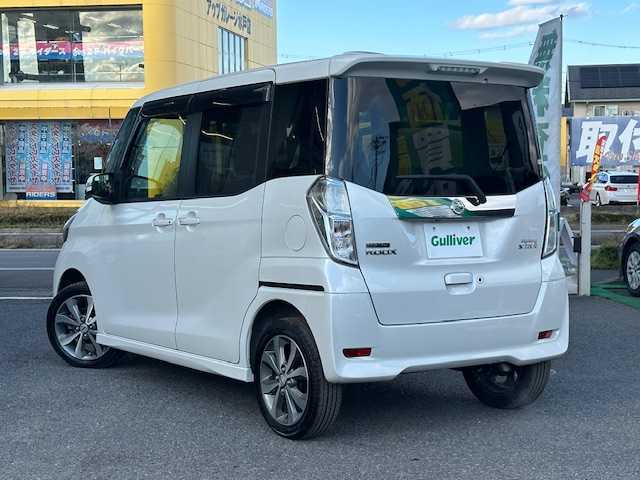 日産 デイズ ルークス ハイウェイスターターボ 茨城県 2014(平26)年 5.9万km ホワイトパール 社外SDナビ/ 【フルセグ/Bluetooth/CD/DVD/AM/FM】/バックカメラ/アラウンドビューモニター/ETC/両側パワースライドドア/純正HIDヘッドライト/フォグライト/純正15インチアルミホイール/取扱説明書/新車時保証書/スペアキー×１