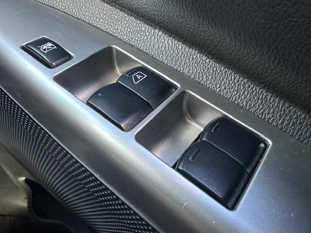 日産 デイズ ルークス ハイウェイスターターボ 茨城県 2014(平26)年 5.9万km ホワイトパール 社外SDナビ/ 【フルセグ/Bluetooth/CD/DVD/AM/FM】/バックカメラ/アラウンドビューモニター/ETC/両側パワースライドドア/純正HIDヘッドライト/フォグライト/純正15インチアルミホイール/取扱説明書/新車時保証書/スペアキー×１