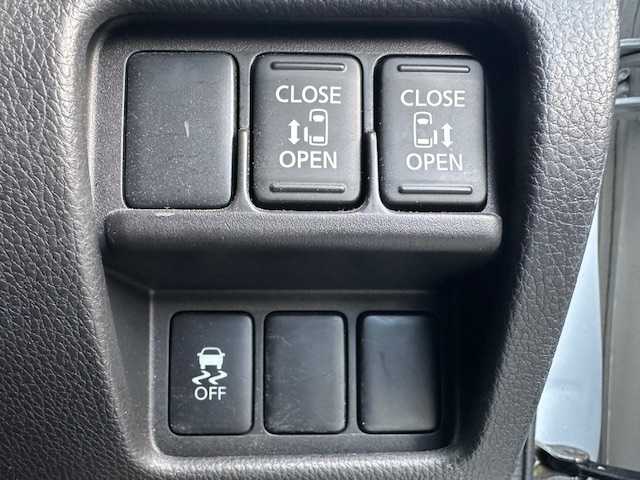 日産 デイズ ルークス ハイウェイスターターボ 茨城県 2014(平26)年 5.9万km ホワイトパール 社外SDナビ/ 【フルセグ/Bluetooth/CD/DVD/AM/FM】/バックカメラ/アラウンドビューモニター/ETC/両側パワースライドドア/純正HIDヘッドライト/フォグライト/純正15インチアルミホイール/取扱説明書/新車時保証書/スペアキー×１