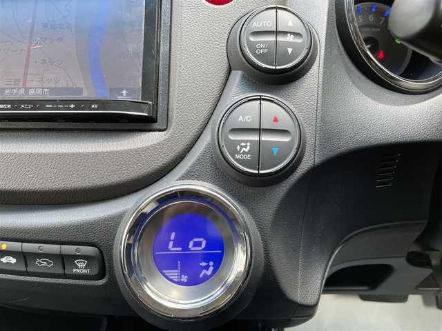 ホンダ フィット シャトル ハイブリッド スマートセレ 岩手県 2012(平24)年 5.5万km アラバスターシルバーメタリック (株)IDOMが運営する【じしゃロン盛岡店】の自社ローン専用車両になりますこちらは現金またはオートローンご利用時の価格です。自社ローンご希望の方は別途その旨お申付け下さい