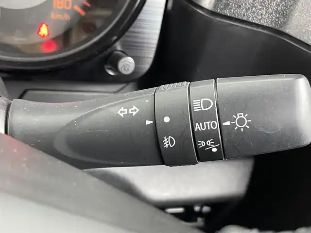 スズキ ジムニー シエラ JC 大分県 2022(令4)年 2.3万km ピュアホワイトP 純正７型ディスプレイオーディオ/(CD/DVD/BT/ipod/AUX/FM/AM)/バックカメラ/デュアルセンサーブレーキサポート/先行車発進お知らせ機能/標識認識機能/誤発進抑制機能/車線逸脱警報機能/ふらつき警報機能/ハイビームアシスト/シートヒーター/ミラーヒーター/ドラレコ前方/ビルトインETC/ステアリングリモコン/スマートキー2本/電動格納ウィンカーミラー/フォグランプ/背面タイヤカバー/マッドガード