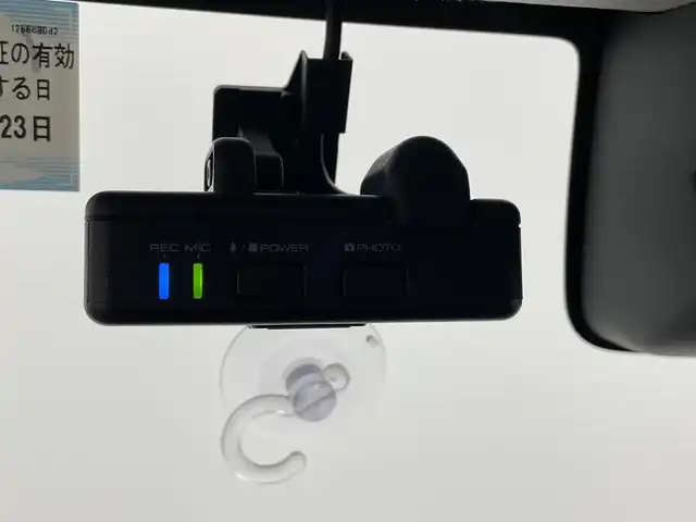 スズキ ジムニー シエラ JC 大分県 2022(令4)年 2.3万km ピュアホワイトP 純正７型ディスプレイオーディオ/(CD/DVD/BT/ipod/AUX/FM/AM)/バックカメラ/デュアルセンサーブレーキサポート/先行車発進お知らせ機能/標識認識機能/誤発進抑制機能/車線逸脱警報機能/ふらつき警報機能/ハイビームアシスト/シートヒーター/ミラーヒーター/ドラレコ前方/ビルトインETC/ステアリングリモコン/スマートキー2本/電動格納ウィンカーミラー/フォグランプ/背面タイヤカバー/マッドガード