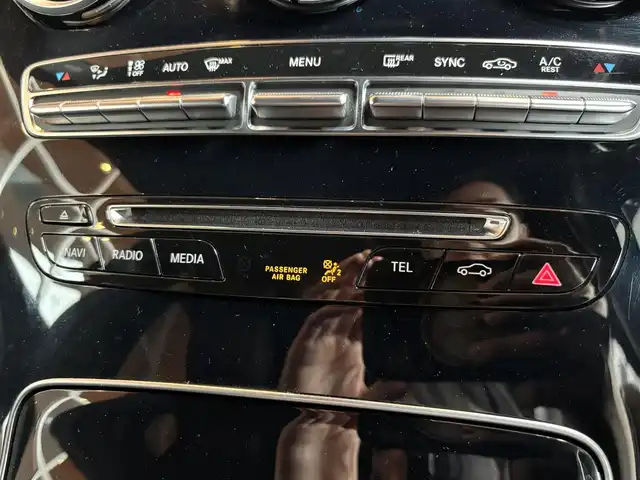 メルセデス・ベンツ ＧＬＣ２２０ d 4マチック クーペ スポーツ 宮城県 2017(平29)年 6.4万km ポーラホワイト 黒ハーフレザーシート　/純正ナビ　/ＡＣＣ　/ＨＵＤ　/ＢＳＭ　/フルセグテレビ　/Ｂｌｕｅｔｏｏｔｈ接続　/シートヒーター　/パワーシート　/電動リアゲート　/全周囲カメラ　/ドラレコ　/ＥＴＣ　/ＬＥＤヘッドライト