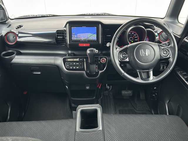 ホンダ Ｎ ＢＯＸ 2トーン カスタム G ターボAパッケージ 埼玉県 2014(平26)年 6.2万km プレミアムホワイトパール (株)IDOMが運営する【じしゃロン熊谷店】の自社ローン専用車両になりますこちらは現金またはオートローンご利用時の価格です。自社ローンご希望の方は別途その旨お申付け下さい/社外ナビ　AVIC-ZH77/（フルセグTV/Bluetooth/CD/DVD/AM/FM/）　/クルーズコントロール/ETC　　/パドルシフト　/バックカメラ/両側パワースライドドア　/純正ＡＷ　/電動格納ミラー/ステアリングスイッチ/純正フロアマット/ドアバイザー/フォグランプ