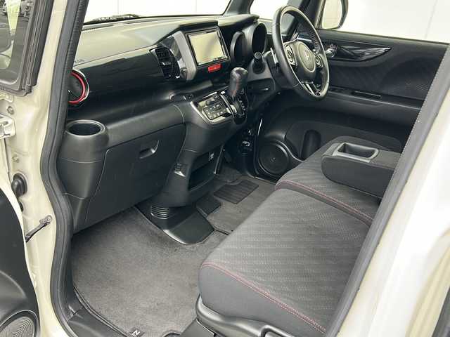 ホンダ Ｎ ＢＯＸ 2トーン カスタム G ターボAパッケージ 埼玉県 2014(平26)年 6.2万km プレミアムホワイトパール (株)IDOMが運営する【じしゃロン熊谷店】の自社ローン専用車両になりますこちらは現金またはオートローンご利用時の価格です。自社ローンご希望の方は別途その旨お申付け下さい/社外ナビ　AVIC-ZH77/（フルセグTV/Bluetooth/CD/DVD/AM/FM/）　/クルーズコントロール/ETC　　/パドルシフト　/バックカメラ/両側パワースライドドア　/純正ＡＷ　/電動格納ミラー/ステアリングスイッチ/純正フロアマット/ドアバイザー/フォグランプ